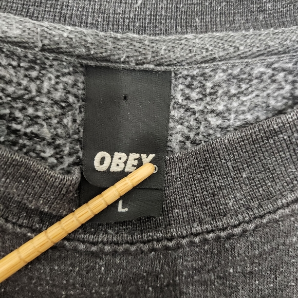 Obey Propaganda Graphic Vintage Style Crewneck Top - Picture 3 of 7